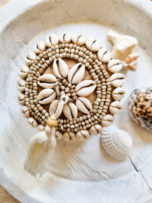 Muschelbox aus Bambus mit Perlen und Tassel - Dewi Lifestyle